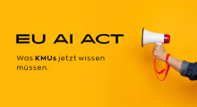 Schwarze Schrift (EU AI ACT Was KMUs jetzt wissen müssen) auf gelbem Hintergrund. Von der rechten Seite nach links reinragend ein Arm mit einem Lautsprecher.