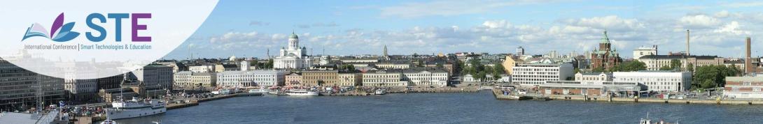 Skyline von Helsinki vom Wasser aus gesehen mit Konferenz Logo